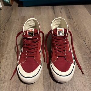 Vans Sk8-Hi Women’s Burgundy Rainbow Stripe